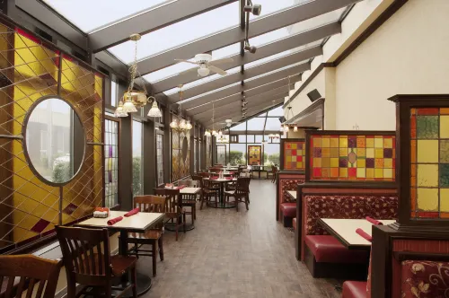 Ramada by Wyndham St. Johns Restauration Photos