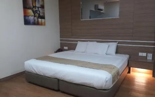 Holiday Hotel Batam Rooms Photos