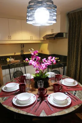 1775 Adriatico Suites Makanan Photos