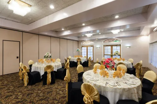 Ramada by Wyndham South El Monte Dining Photos