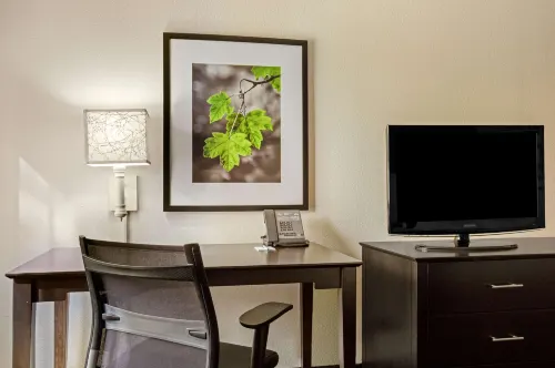La Quinta Inn & Suites by Wyndham Miami Airport East Photos