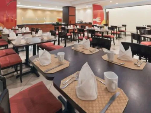 Holiday Inn San Salvador Dining Photos