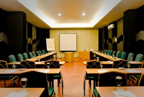 Grand Cikarang Hotel Geschäftseinrichtungen Photos