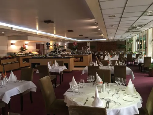 Accra City Hotel Restauration Photos