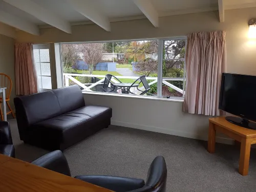 Cottage Mews Motel Photos