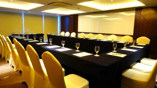 Louis Kienne Hotel Pandanaran Business Photos