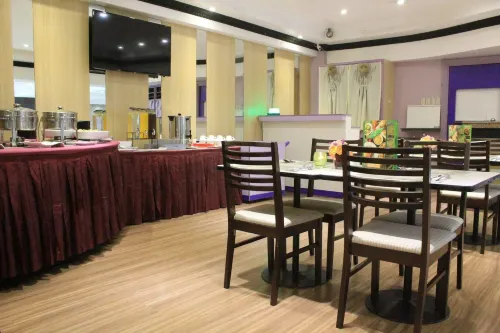 Executive Hotel Dining Photos