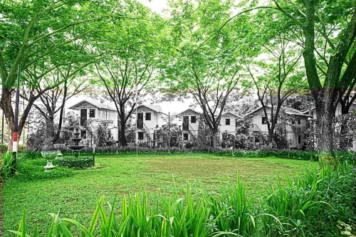 Royal Caravan Hotel & Outbound Trawas Eksterior Photos