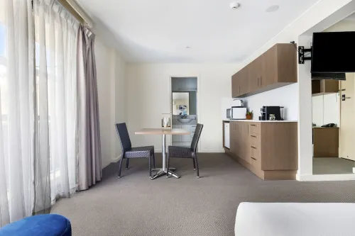 The Metropolitan Spring Hill Kamar Photos