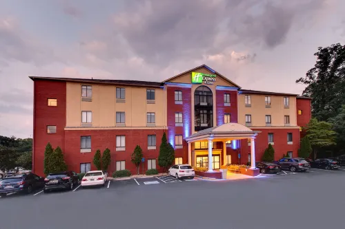 Holiday Inn Express & Suites Atlanta-Emory University Area Exterior Photos