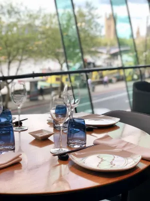 Park Plaza London Riverbank Restauration Photos