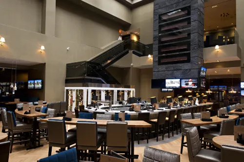 Sandman Signature Edmonton Downtown Hotel Restauration Photos