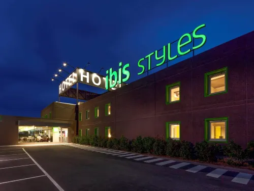 Hotel Ibis Styles Lleida Torrefarrera Esterni Photos
