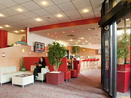 Hôtel ibis Paris Pantin Eglise Espaces publics Photos