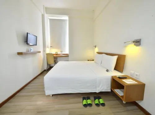 Whiz Hotel Malioboro Yogyakarta Kamar Photos