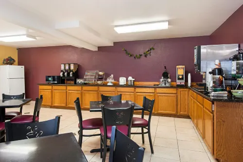Rodeway Inn & Suites Dining Photos