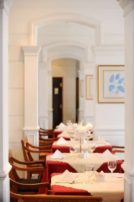 Village Hotel Albert Court by Far East Hospitality Restauration Photos