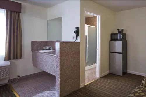 Howard Johnson by Wyndham Berkeley Rooms Photos