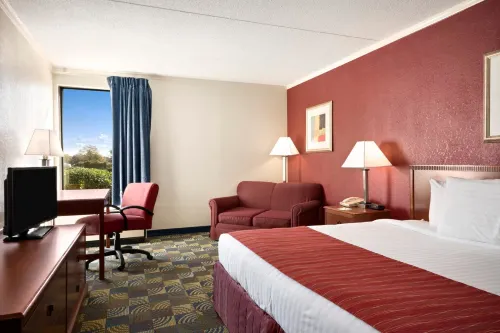 Days Inn & Suites by Wyndham Fort Bragg/Cross Creek Mall Photos