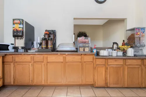 Super 8 by Wyndham Abilene South Dining Photos