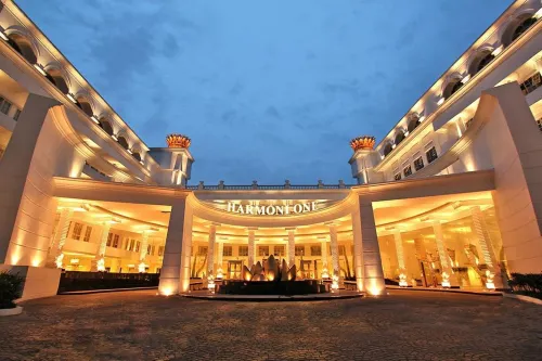 Harmoni One Convention Hotel and Service Apartments Eksterior Photos