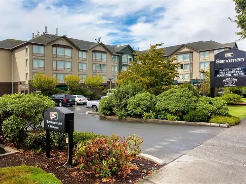 Sandman Hotel Victoria Exterior Photos