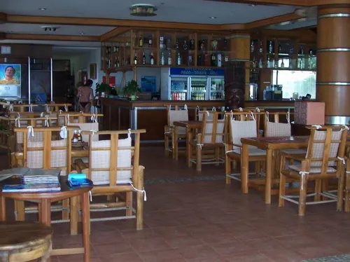 Salad Beach Resort Dining Photos