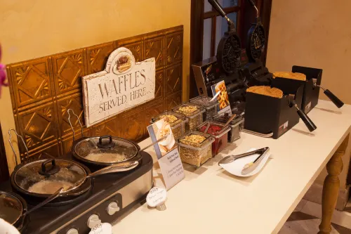 Best Western Plus Sunset Plaza Hotel Dining Photos