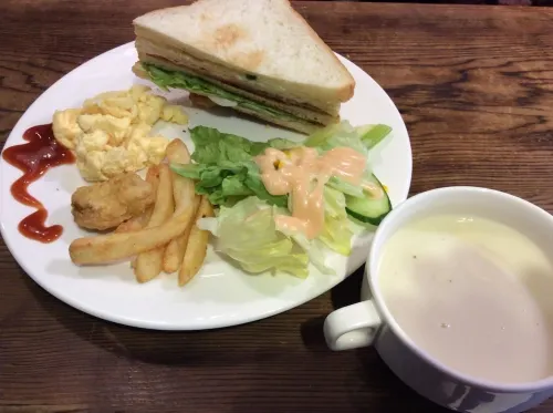 Golden Hotel Dining Photos
