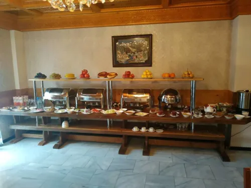 Safar Hotel Restauration Photos