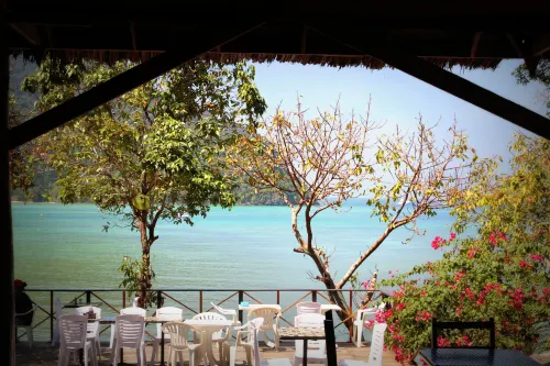 Phi Phi Cozy Seafront Resort Restauration Photos