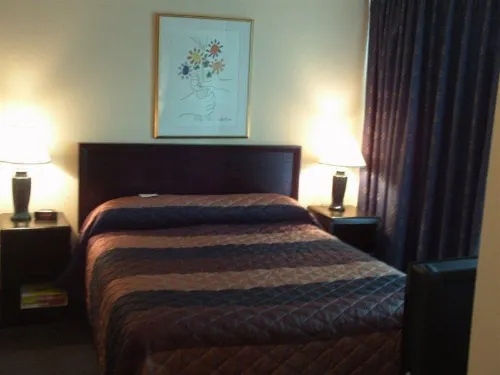 Rosedale on Robson Suite Hotel Photos