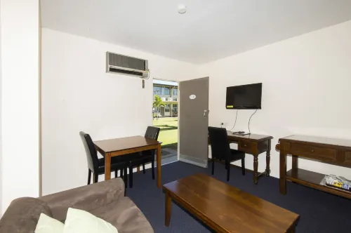 Mid City Motor Inn Photos