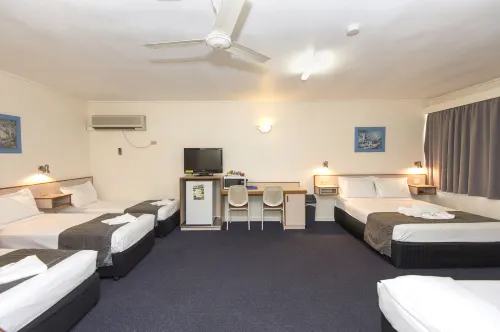 Mid City Motor Inn Photos