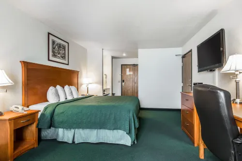 Quality Inn Kearney - Liberty Photos