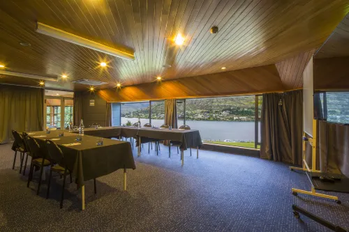 Holiday Inn Queenstown Frankton Road Business Photos