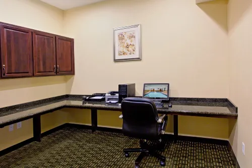 Holiday Inn Express & Suites Newport Public Areas Photos