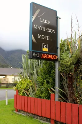 Lake Matheson Motel Circondario Photos