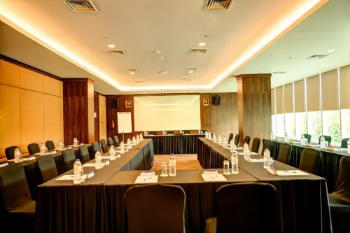 Holiday Inn Express Jakarta International Expo Espaces Affaires Photos