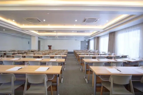 Nalagi Hotel Business Facilities Photos