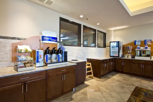 Holiday Inn Express & Suites Denver East-Peoria Street Restauration Photos