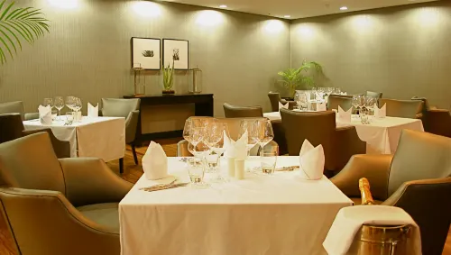 Mount Meru Hotel Restauration Photos