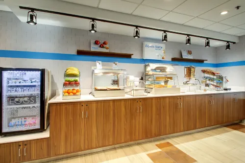 Holiday Inn Express & Suites Aurora - Naperville Restauration Photos