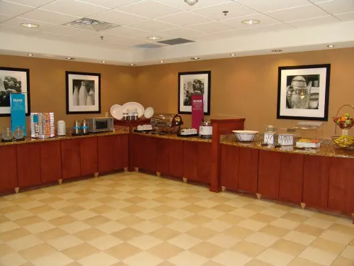 Hampton Inn by Hilton Garden City Long Island Restauration Photos