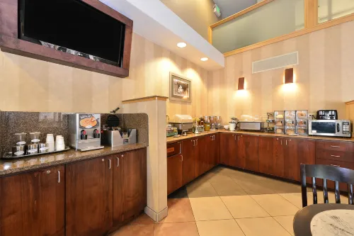 Best Western University Inn Restauration Photos