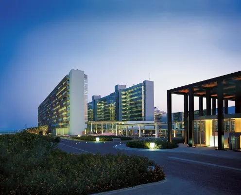 Nirvana Cosmopolitan Hotel - Convention & Sports Center Eksterior Photos