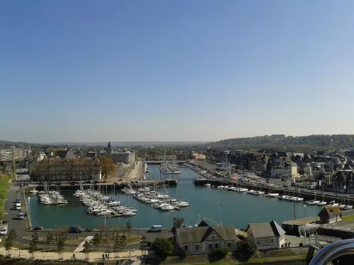 Hôtel Première Classe Deauville À proximité de l'hôtel Photos