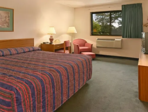 Super 8 by Wyndham Queensbury Glens Falls/Lake George Area Featured Photos
