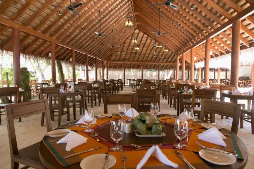 Summer Island Maldives Resort Restauration Photos