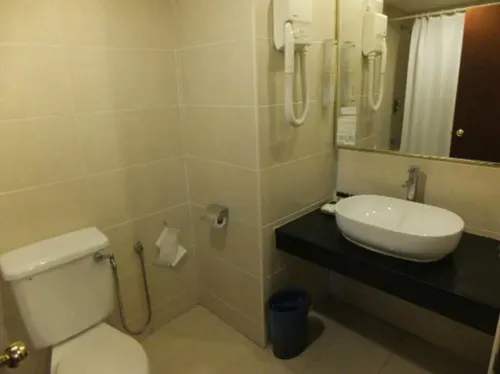 Crystal Crown Hotel JB Kamar Photos